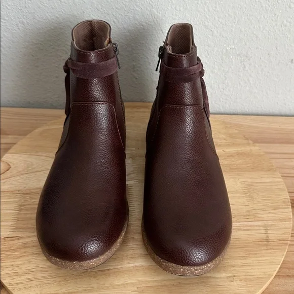 BOC by Born Womens Addi Flat Heel Booties - Picture 3 of 5